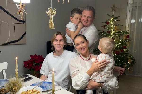 С мужем и тремя сыновьями: Катя Осадчая показала красивое семейное фото