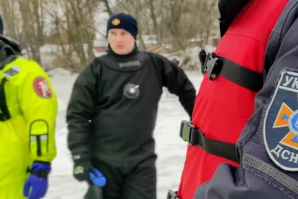 В Киевской области мужчина провалился под лед и погиб