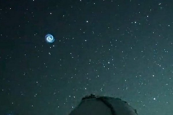 Старт ракеты SpaceX образовал на небе необычное явление, космическую спираль – фото