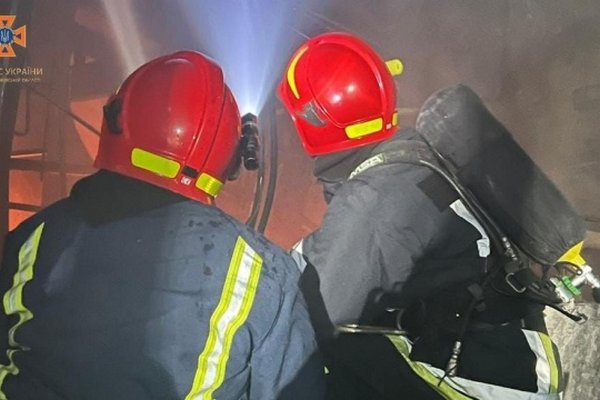 Ракетный удар по Прикарпатью: пожарные ликвидировали возгорание на энергообъекте