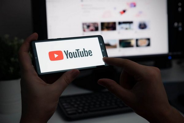 YouTube ограничил монетизацию старых роликов за нецензурщину