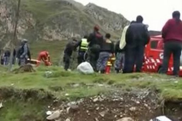 В Перу автобус сорвался со скалы: погибли по меньшей мере 24 человека