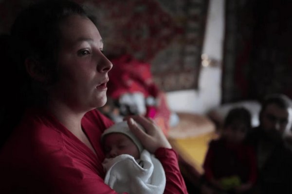 Украинские семьи могут получить финпомощь до 700 долларов: как это сделать