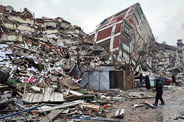Землетрясение в Турции вызвало разлом в 150 км и сдвинуло страну на три метра