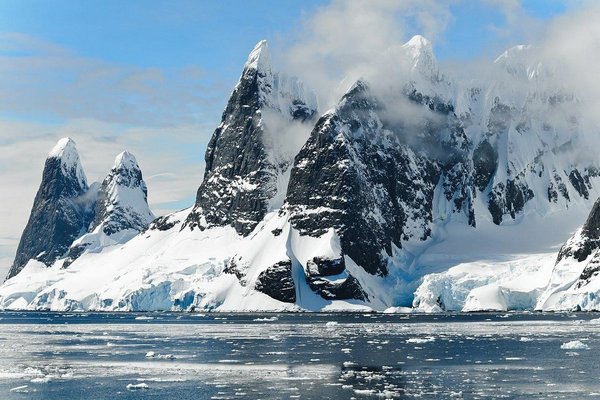 Ученые обнаружили странные образования под ледником Судного дня: чем это грозит
