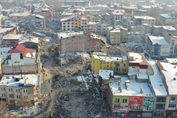 Из Турции после разрушительных землетрясений удалось эвакуировать 15 украинцев