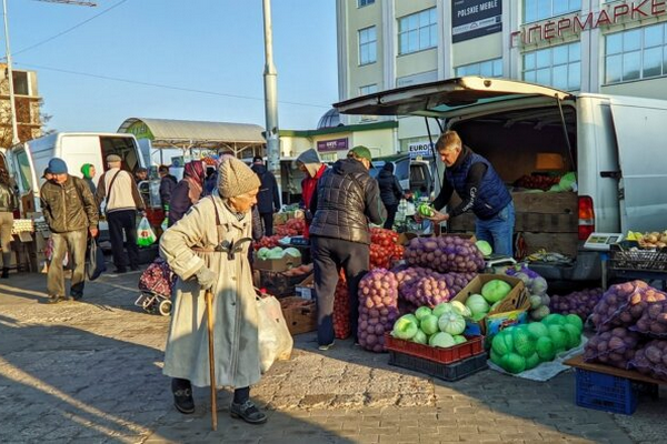 В Украине цены на овощи и фрукты продолжают стремительно расти: что подорожало больше всего
