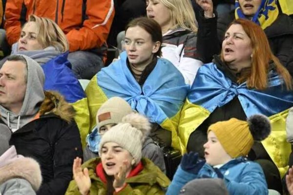 Ренн пригласил 220 украинских беженцев на матч против Шахтера