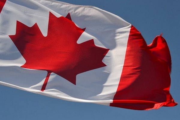 Канада продлила на год программу миграционной поддержки украинцев
