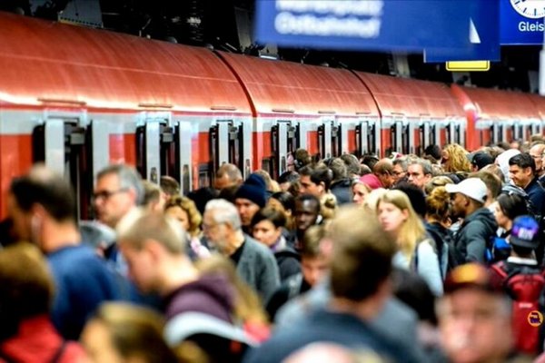 Deutsche Bahn продлила курсирование бесплатного поезда для украинцев из Польши в Германию