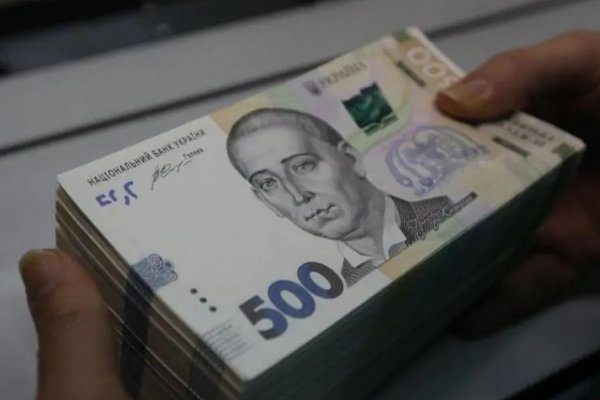 Еще 50 тысяч украинцев получат по 6600 гривен: для кого предусмотрены выплаты
