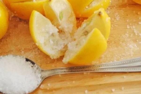 Идеально для рыбы, салатов и соусов: готовим дома лимонную соль