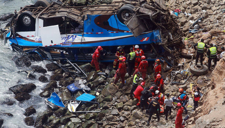 В Перу автобус рухнул с 200-метровой высоты, погибли 44 человека