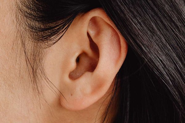 О чем сигнализирует шум в ушах: несколько серьезных причин