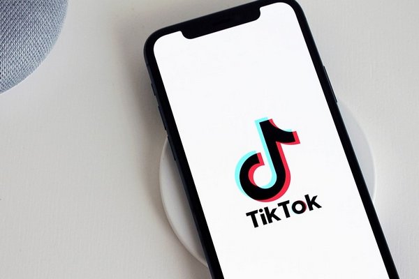 TikTok тестирует чат-бот с искусственным интеллектом Tako