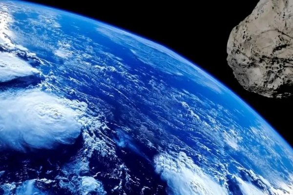 К Земле на огромной скорости несется астероид размером с самолет