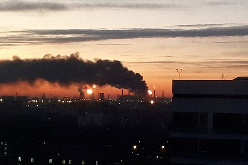 В Москве горит нефтеперерабатывающий завод