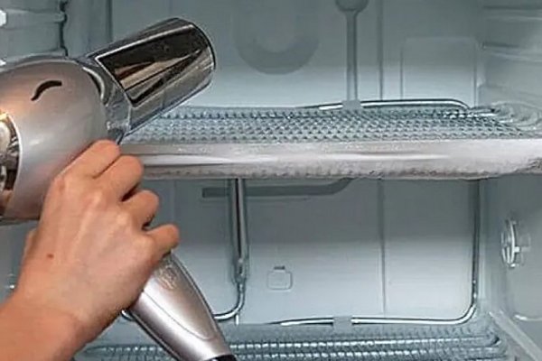 Размораживание холодильника феном: почему вы больше не будете так делать