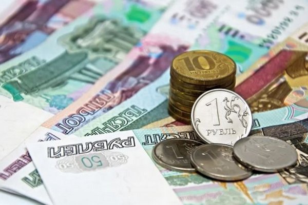 Рубль достиг нового антирекорда: 100 единиц за доллар