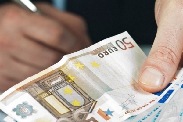 Украина начала выплату пенсий в иностранной валюте: как оформить заявку