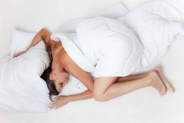 Диетолог назвала простые продукты, которые способствуют крепкому сну и помогают лучше выспаться