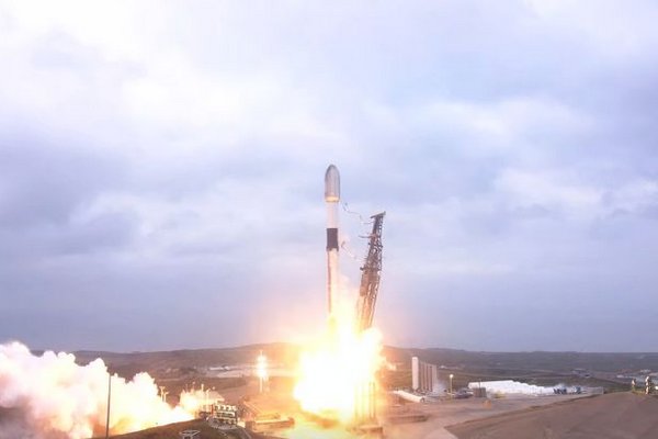 SpaceX отправила на орбиту военные спутники для предупреждения о ракетных атаках