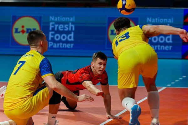 Сборная Украины по волейболу с боем проиграла действующему вице-чемпиону континента в 1/4 финала Евро-2023