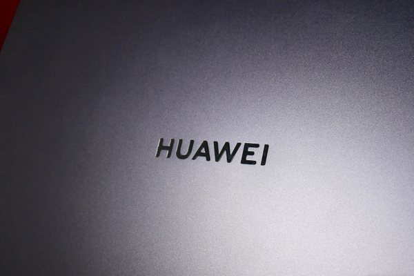 В смартфонах Huawei обнаружены чипы, которых там не должно было быть: США начали расследование