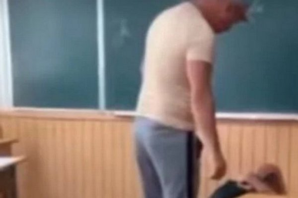 Остальные снимали видео и смотрели: в Ровенской области учитель жестоко избил ученика