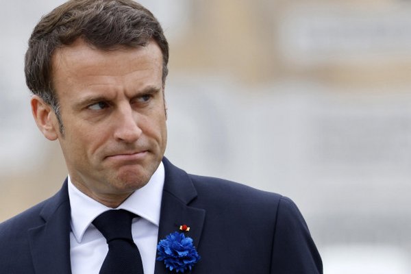 Макрон говорит, что посла Франции «держат в заложниках в посольстве» в Нигере