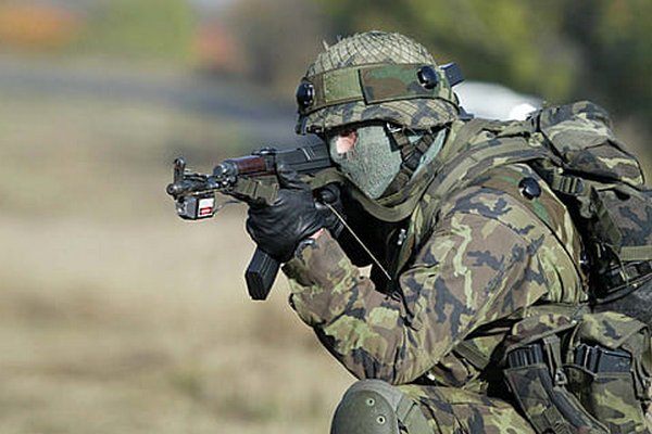 Опрос: 56% жителей Чехии сомневаются, что страна защитит себя в случае нападения