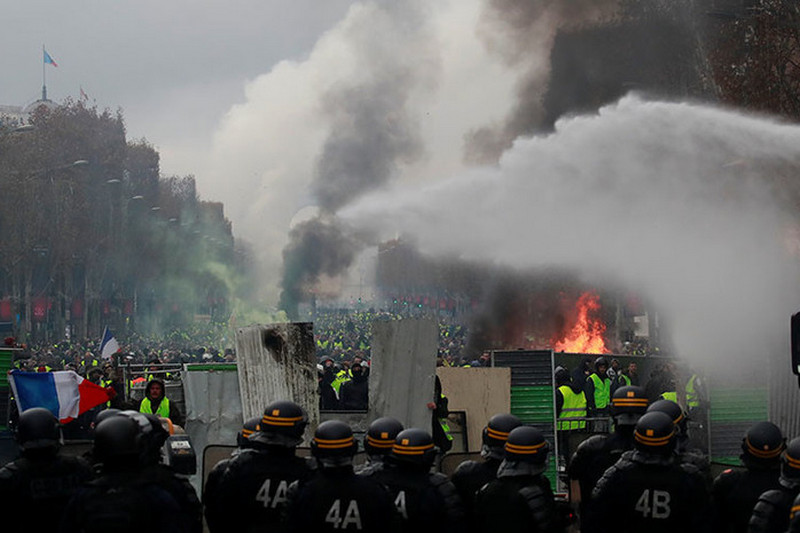 Топливные протесты в Париже: 378 демонстрантов арестовали