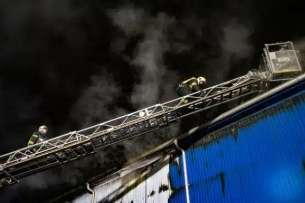 В Киеве произошел пожар в складском здании