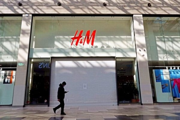 В Киеве возобновят работу первые два магазина сети H&M: названа дата