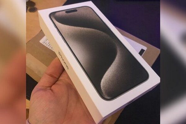 В Великобритании мужчина заказал в магазине Apple iPhone 15 Pro Max, а получил Android