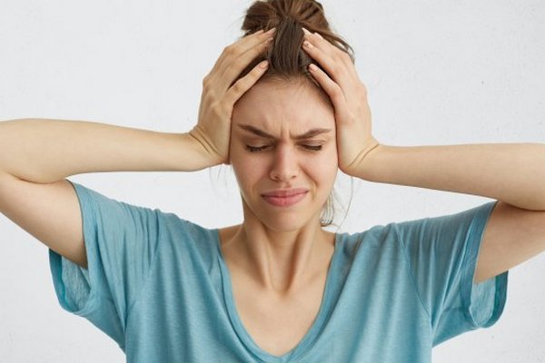 Питание и мигрень: 8 продуктов, которые могут спровоцировать сильные головные боли