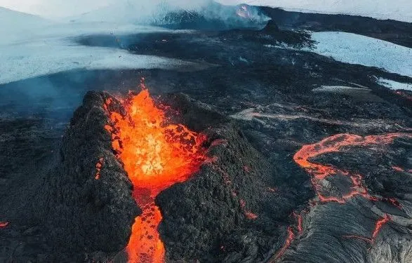В Исландии из-за риска извержения крупного вулкана ухудшился прогноз для экономики на ближайший год
