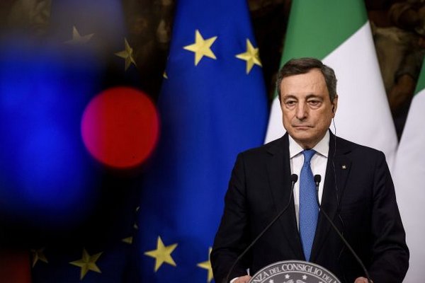Макрон лоббирует назначение экс-премьера Италии главой ЕК, но тот отказывается, - Reuters