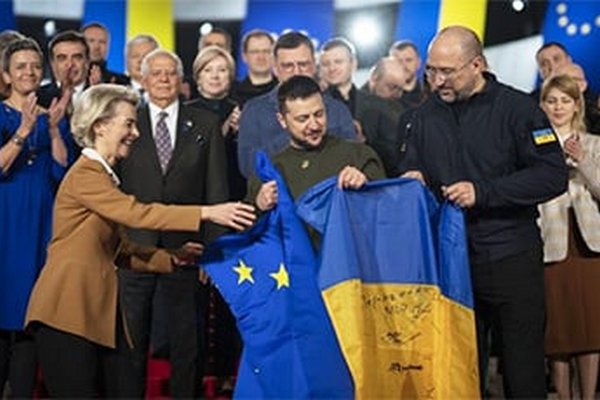 Евросовет принял решение начать переговоры о вступлении Украины и Молдовы в ЕС