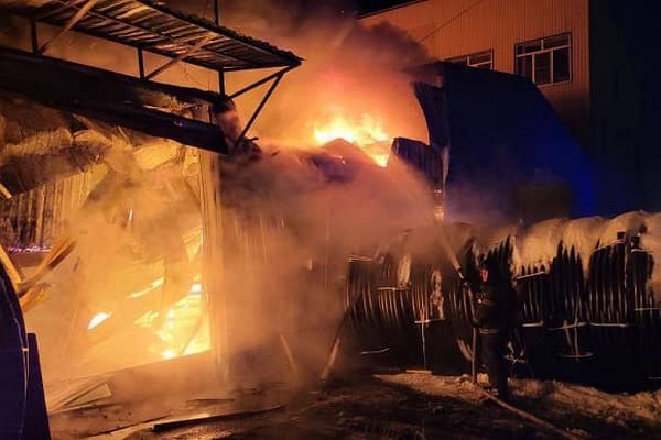 В Санкт-Петербурге вспыхнул масштабный пожар