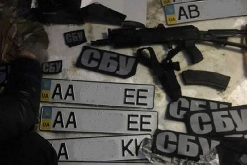 В Киевской области задержали псевдоработников СБУ, которые нападали на элитные автомобили
