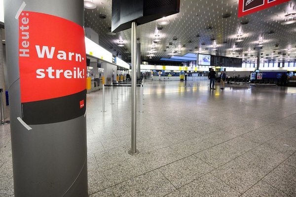 В Германии началась масштабная забастовка сотрудников аэропортов