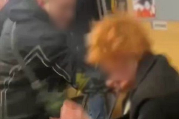 Драка из-за цвета волос в киевском метро: полиция нашла нападающего