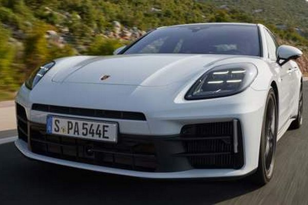 Porsche показала новые версии гибридных Panamera