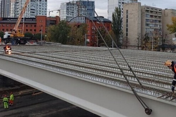 В Киеве расследуют хищение госсредств на ремонте Дегтяревского моста
