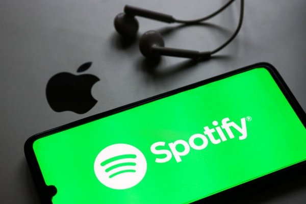 Spotify тестирует полнометражные музыкальные видео в приложении