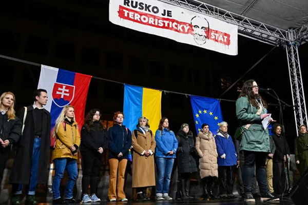 В Словакии тысячи людей протестовали против политики Фицо