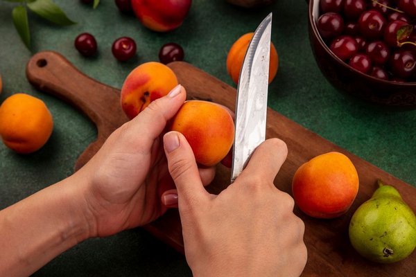 Не ешь с ножа - будешь злым, как нож: объясняем народные приметы из глубины веков