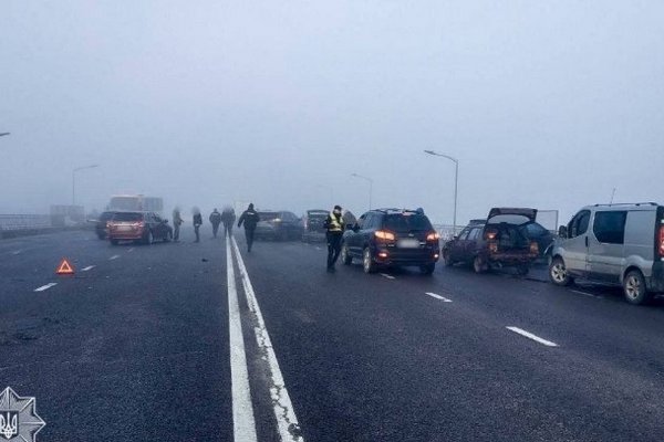Во Львове произошла массовая авария: столкнулось около 25 автомобилей
