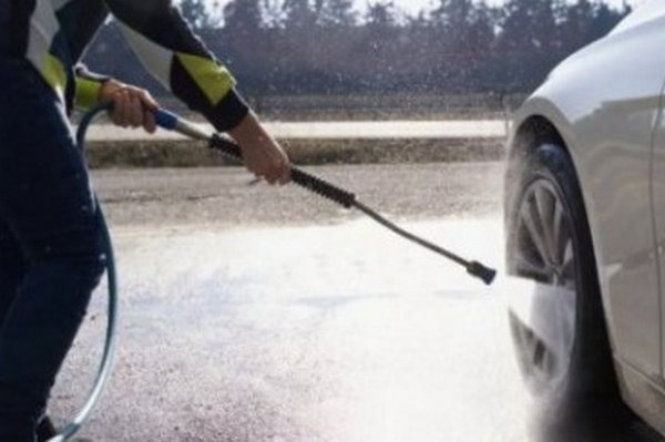 Эксперты предупредили, что мойка высокого давления может повредить авто: как правильно мыть машину